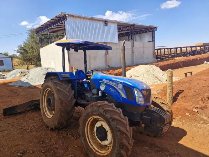 Trator New Holland TT.75 único dono