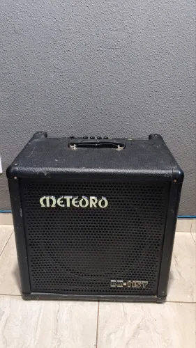 Amplificador Meteoro Ultrabass BX200 Transistor para baixo de 250W cor preto