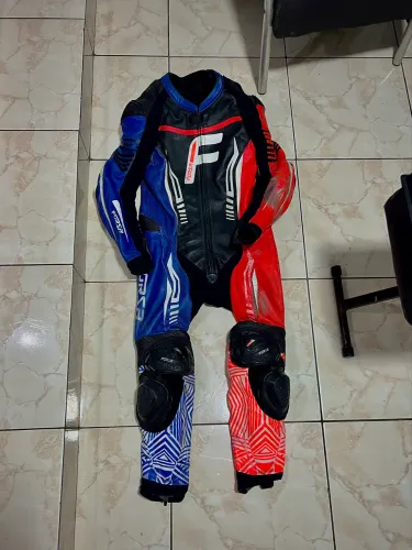 VENDO MACACÃO FORZA - Tamanho 50