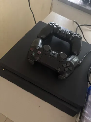 Ps4 semi novo, bem conservado