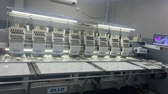 Máquina de bordado Ello 