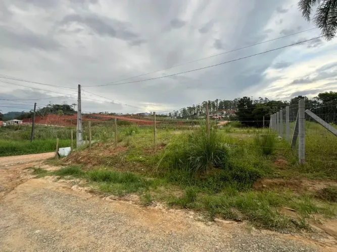 Terreno com 300 metros próximo da praia em Itajubá Barra Velha