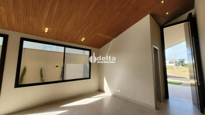 Casa em condomínio com 3 quartos sendo 2 suítes disponível para venda no bairro Gávea em U