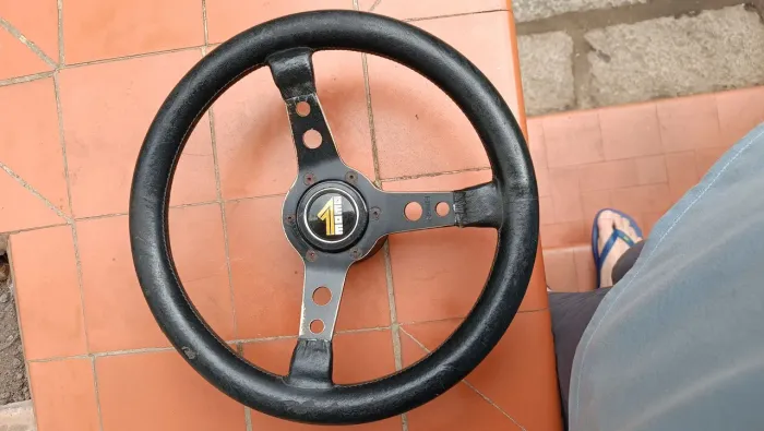 Volante em couro MOMO italiano vintage