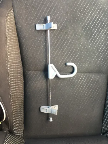 Cabides de roupas seminovos