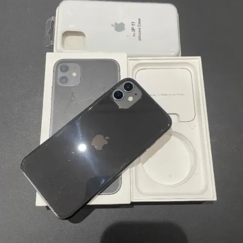 iPhone 11 64GB Preto! Impecável! Nunca mexido! Acc cartão! Atenção, aqui é OPORTUNIDADE!