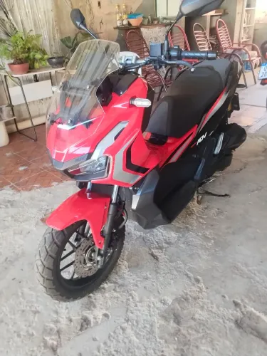 Vendo ou troco Honda ADV R$ 19.899