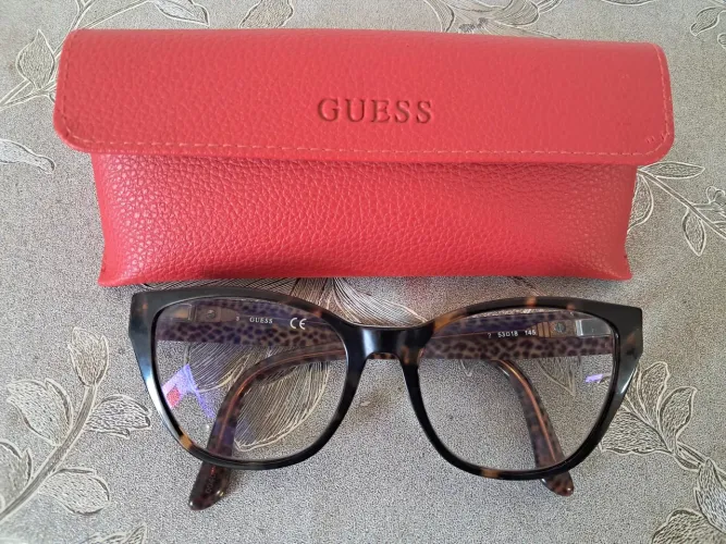 Armação para óculos Guess Original com case vermelho
