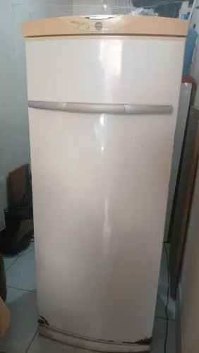 Vendo um frizzer vertical. Do próprio dono