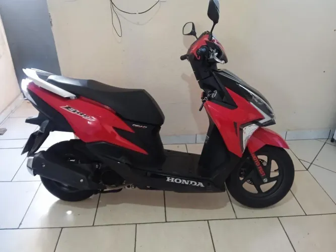 Moto Elite 125 vermelha
