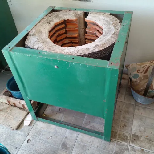 Vendo máquina para fundição, com eletrônica a fazer e sem cadinho.