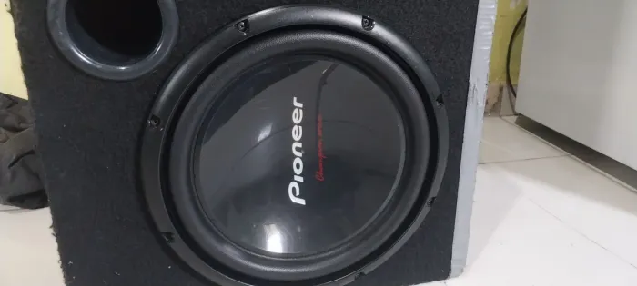 Caixa de som pioneer top bate muito grave potente