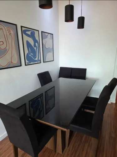 Mesa tampo de vidro com 6 cadeiras