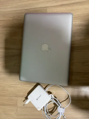 MacBook Pro 8GB HD SSD