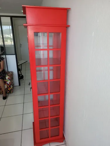 Cabine Telefônica Mdf Laca Vermelho Porta com Vidro com 3 Prateleiras