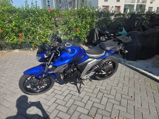 Fz25 ABS pouco rodada