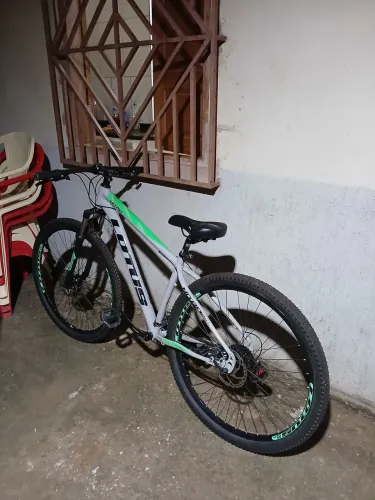 Bicicleta lótus nitro