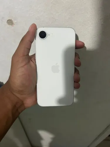 Vendo iPhone 16e ou troco por inferior mais volta pra mim