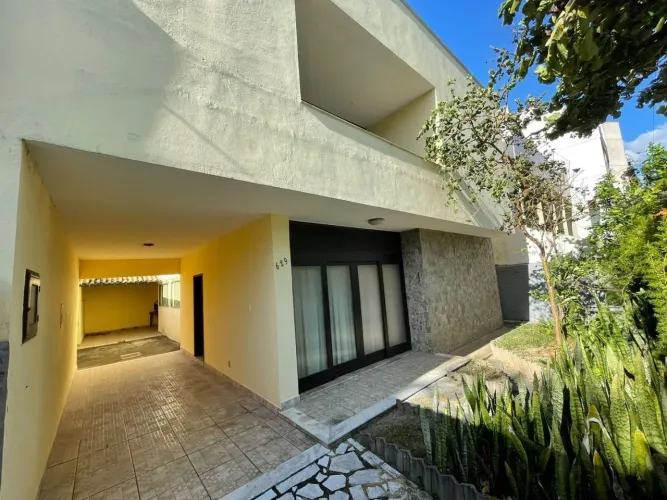 Casa com 3 dormitórios à venda, 316 m² por R$ 900.000,00 - Imbetiba - Macaé/RJ