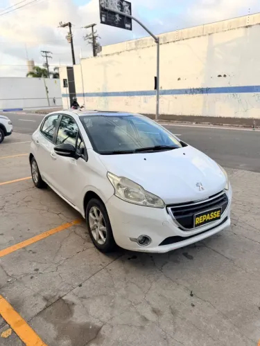 Peugeot 208 Allure 1.5 Flex 8V 5P 2014