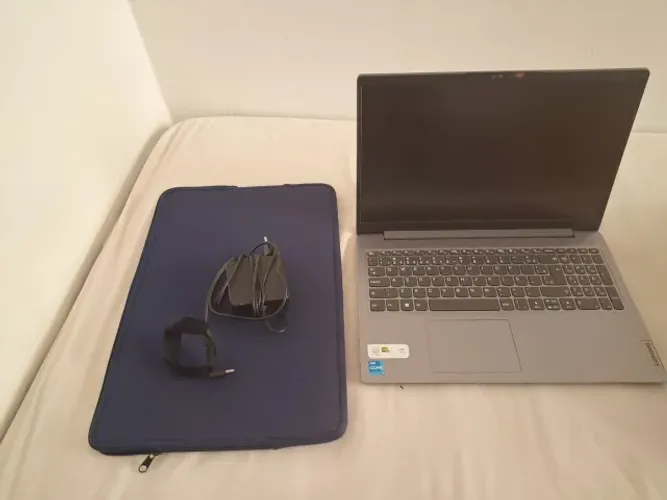 Notebook Lenovo Ideapad 3 - Intel i3 11a geração - 8GB RAM - 256GB SSD - Novo
