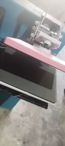 Prensa Plana Da Mecolour medidas de 23x30 rosa<br>Apenas 1 ano e 6 meses de uso. <br><br>450,00
