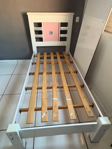 Cama de solteiro usada