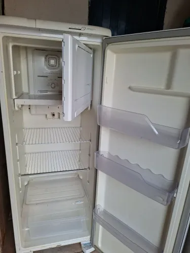 Vendo geladeira Frost Free