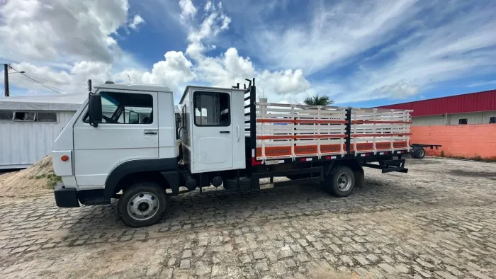 Carroceria + cabine auxiliar