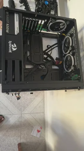 Gabinete Redragon Whelljack branco/branco