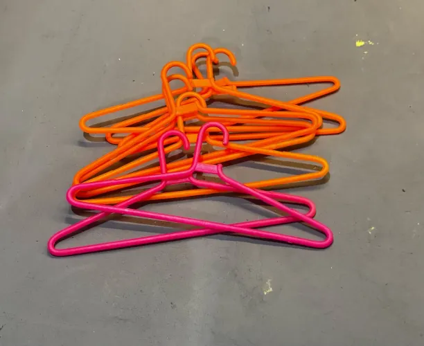 8 cabides plasticos