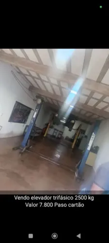 Elevador 2500 kg