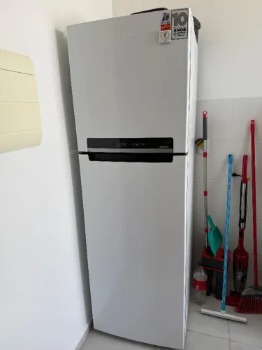 Geladeira Midea - menos de 1 ano de uso