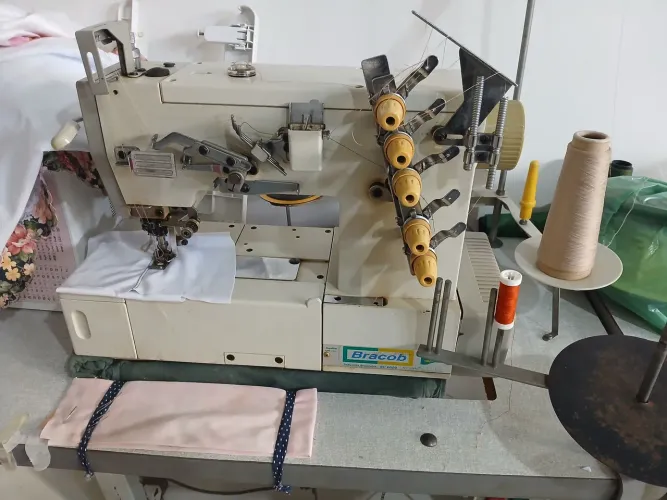 Máquina de custura Colarete 