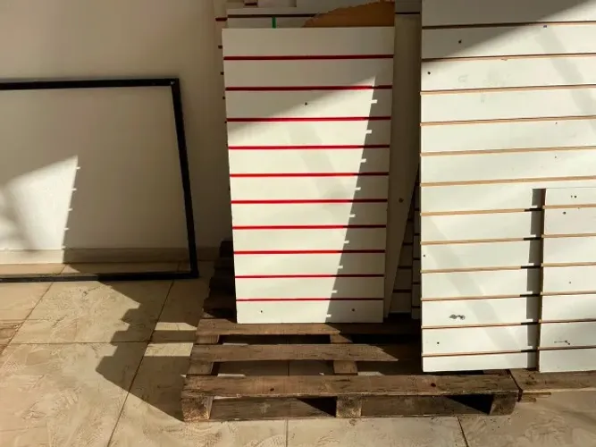 **Painel Canaletado MDF 1,12x0,60m | Painel Expositor de Parede | MDF | Loja, Comércio, Vi