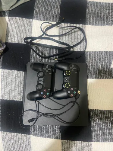 ps4 em perfeito estado, com mais de 5 jogos incluindo gta, fifa, calf dure