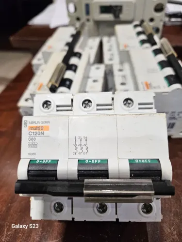 Disjuntor trifásico C120N C80 Merlin Gerin