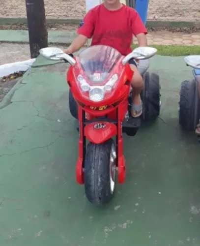 Vendo 1 triciculo Bandeirantes 12v