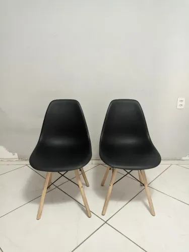 PAR DE CADEIRAS DESIGN PRETO