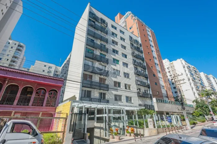 Mobiliado com 2 quartos no Centro de Florianópolis
