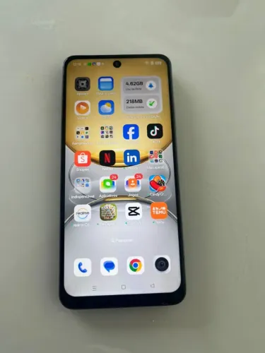 Vendo um celular realme 258 gigas de memória semi novo