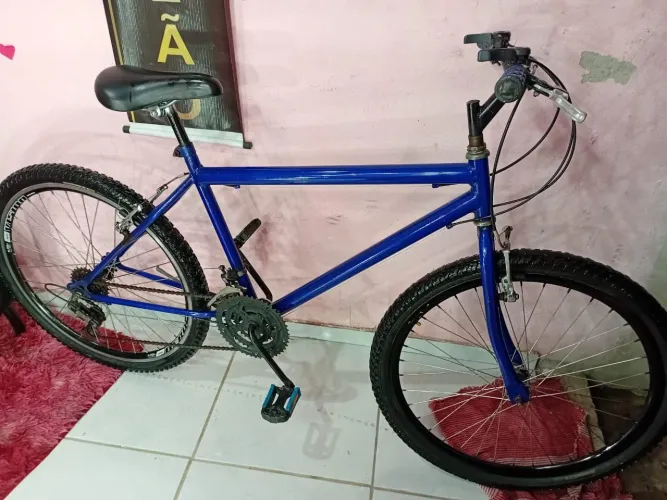 Bicicleta aro 26 de macha novinha 