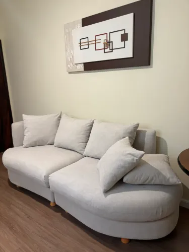 Vendo sofá semi novo moderno e elegante