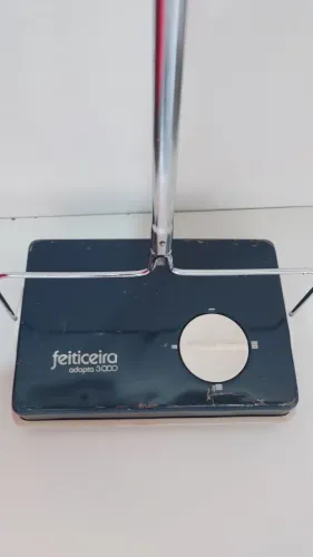 Feiticeira vassoura mágica