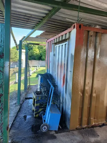 Container com 6 metros x 3 m ótimo estado 