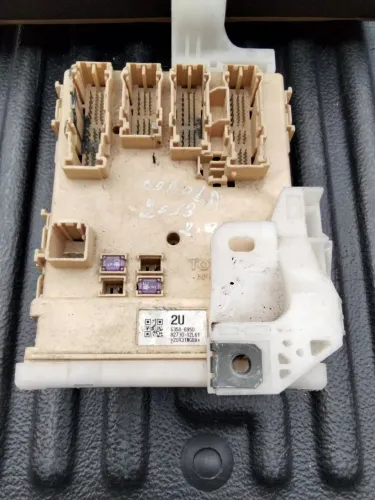 Caixa Fusivel Toyota Corolla 2.0 2015 A 2019 63586950 