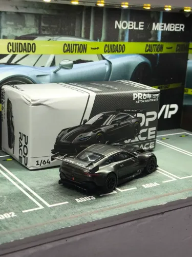 Hot Wheels/Mini Gt Aston Martin