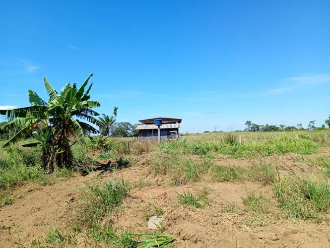 Vende-se chácara dentro da cidade setor embratel em Vilhena 