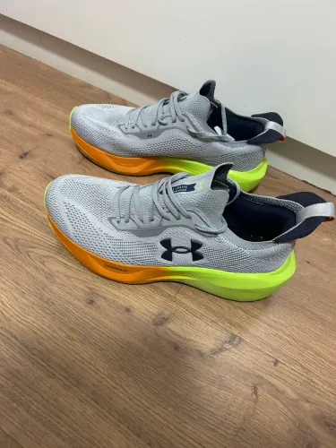 Tênis under armour charged