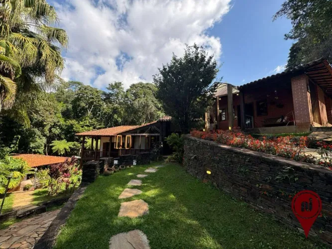 Casa com 4 dormitórios à venda, 440 m² por R$ 2.350.000,00 - Ville de Montagne - Nova Lima